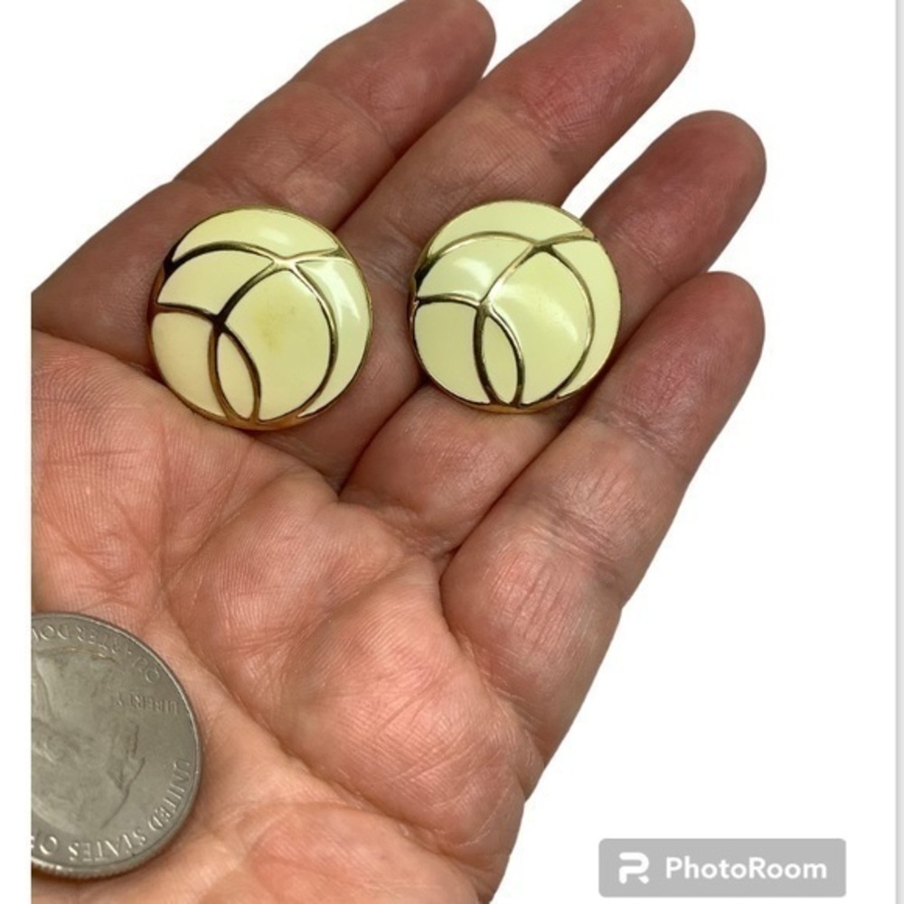 Vintage 1” Monet enamel gold tone clip on earrings